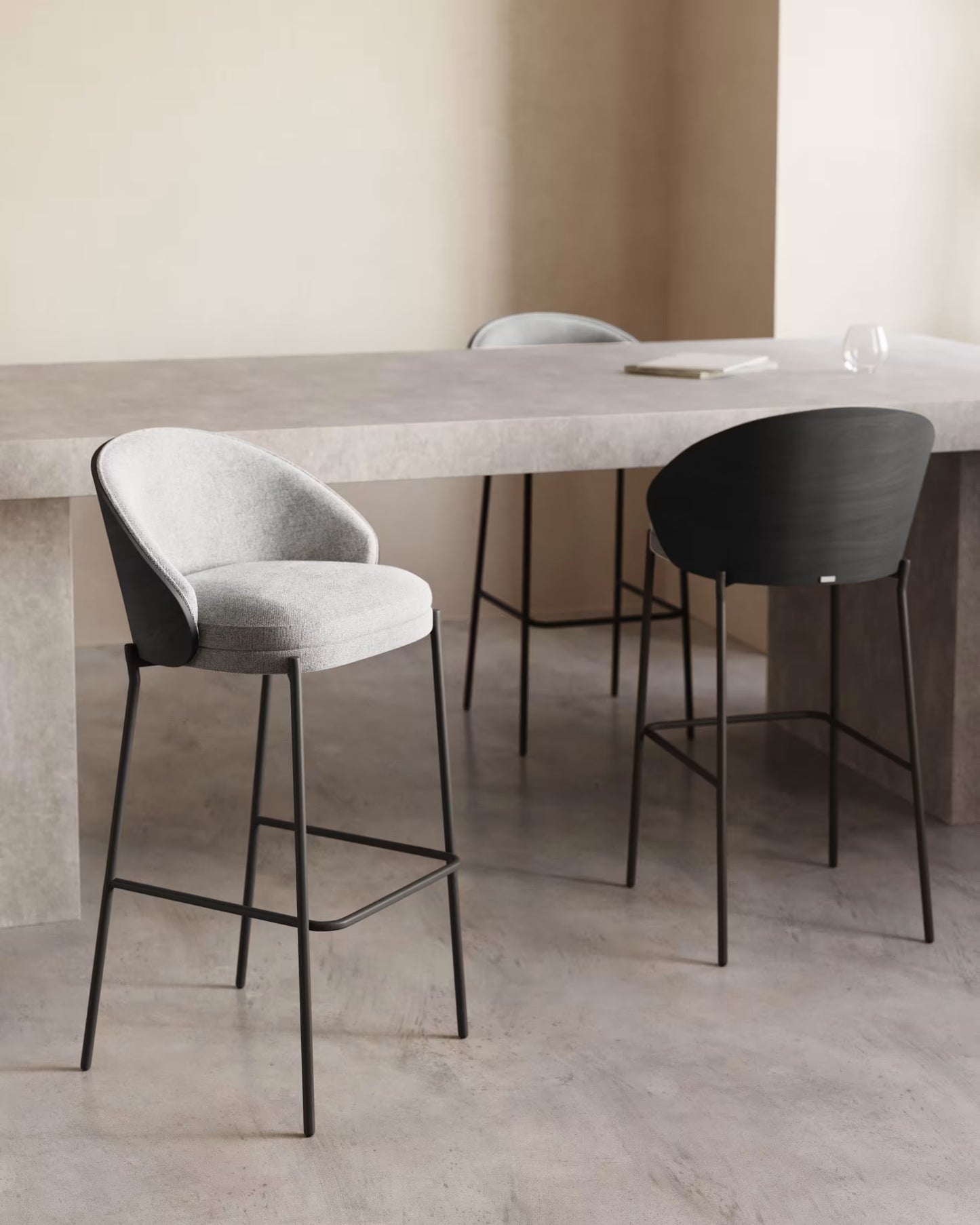 Sgabello Eamy in ciniglia grigio chiaro 65 cm