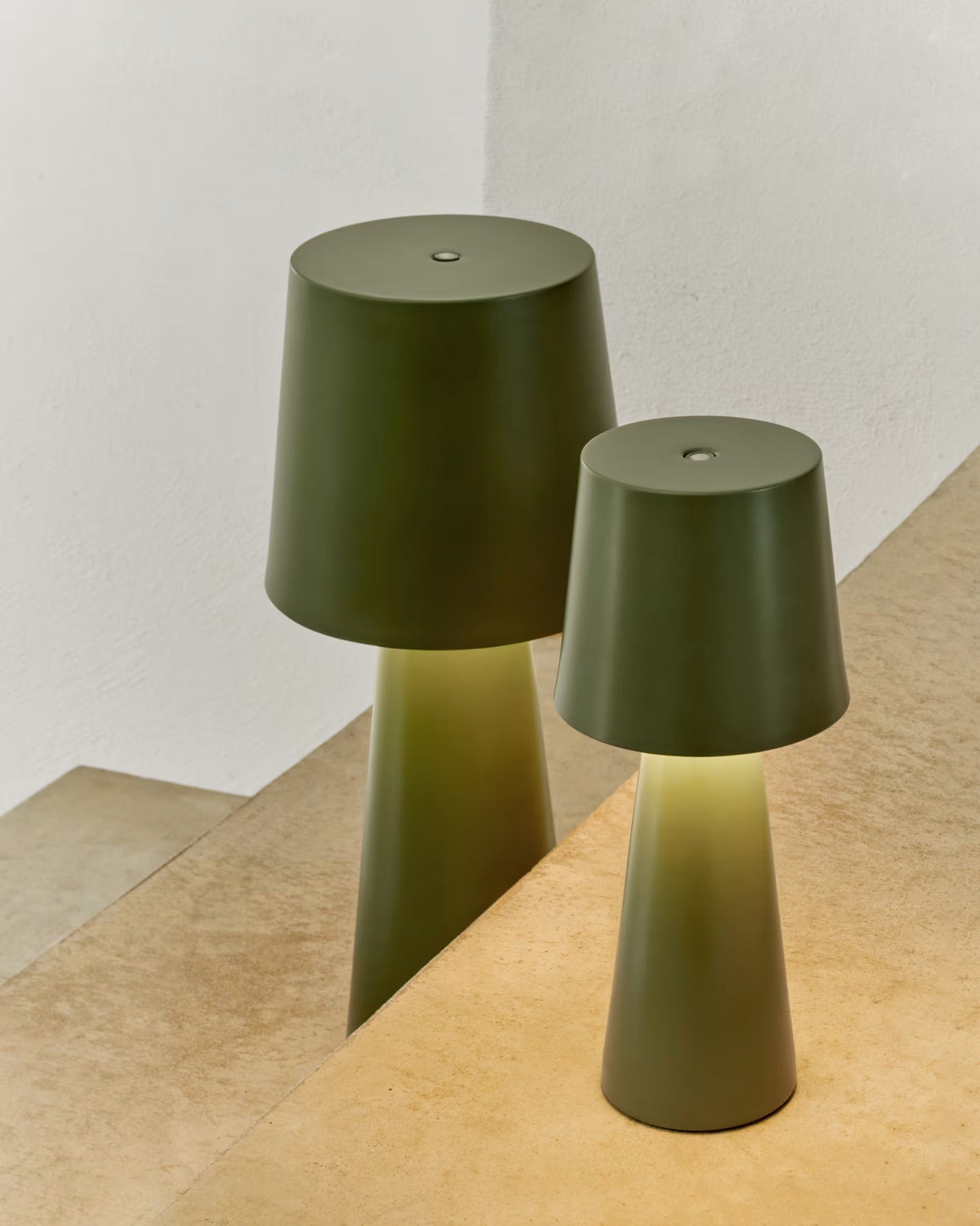 Lampada da tavolo piccola da esterni Arenys verde