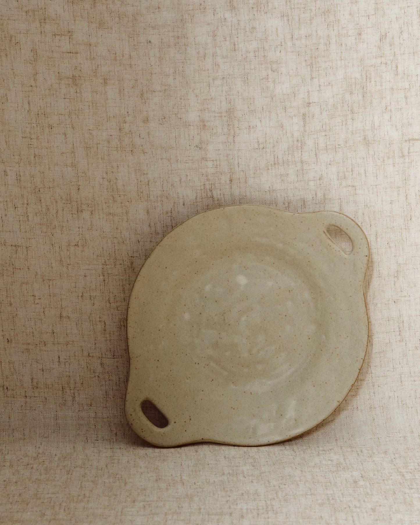 Piatto piano Zunel in ceramica beige