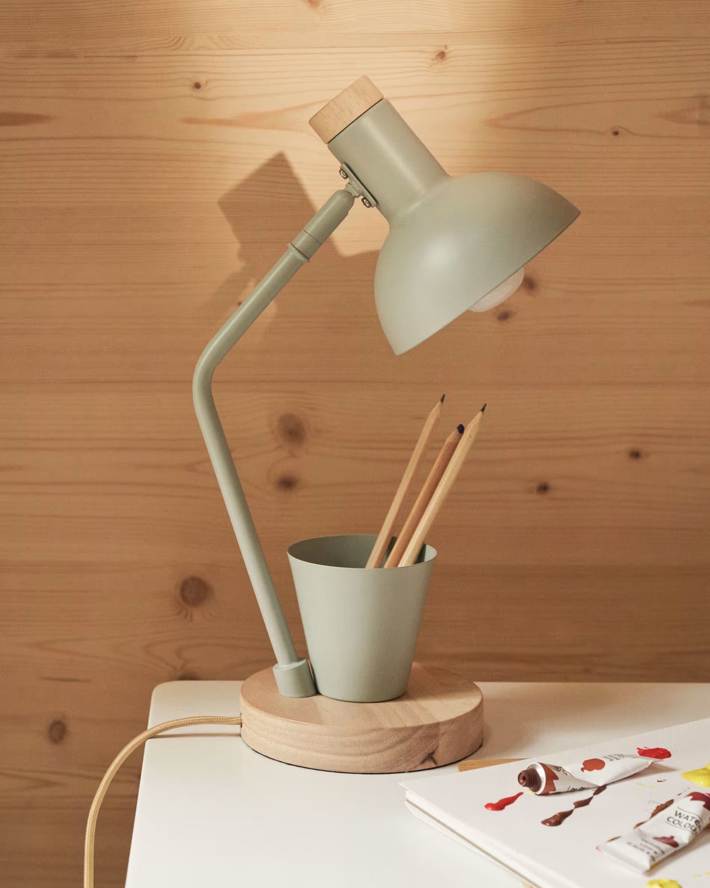 Lampada da scrivania Katia in legno e metallo verde