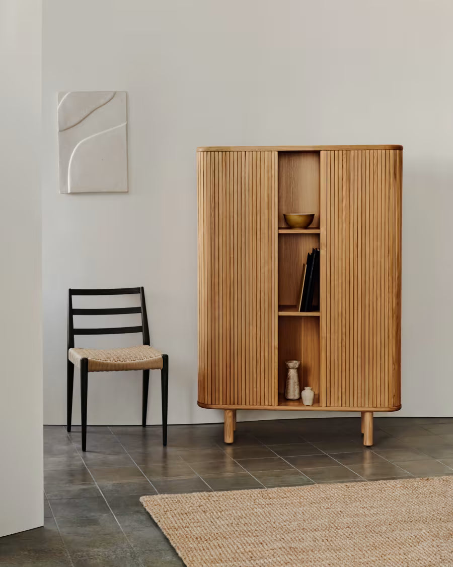 Credenza alta Mailen 2 porte in impiallacciatura di frassino con finitura naturale 110 x 160 cm