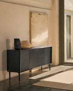 Credenza Lenon 3 ante e 3 cassetti in legno massello e impiallacciatura di rovere nero 200x86cm FSC Mix Credit