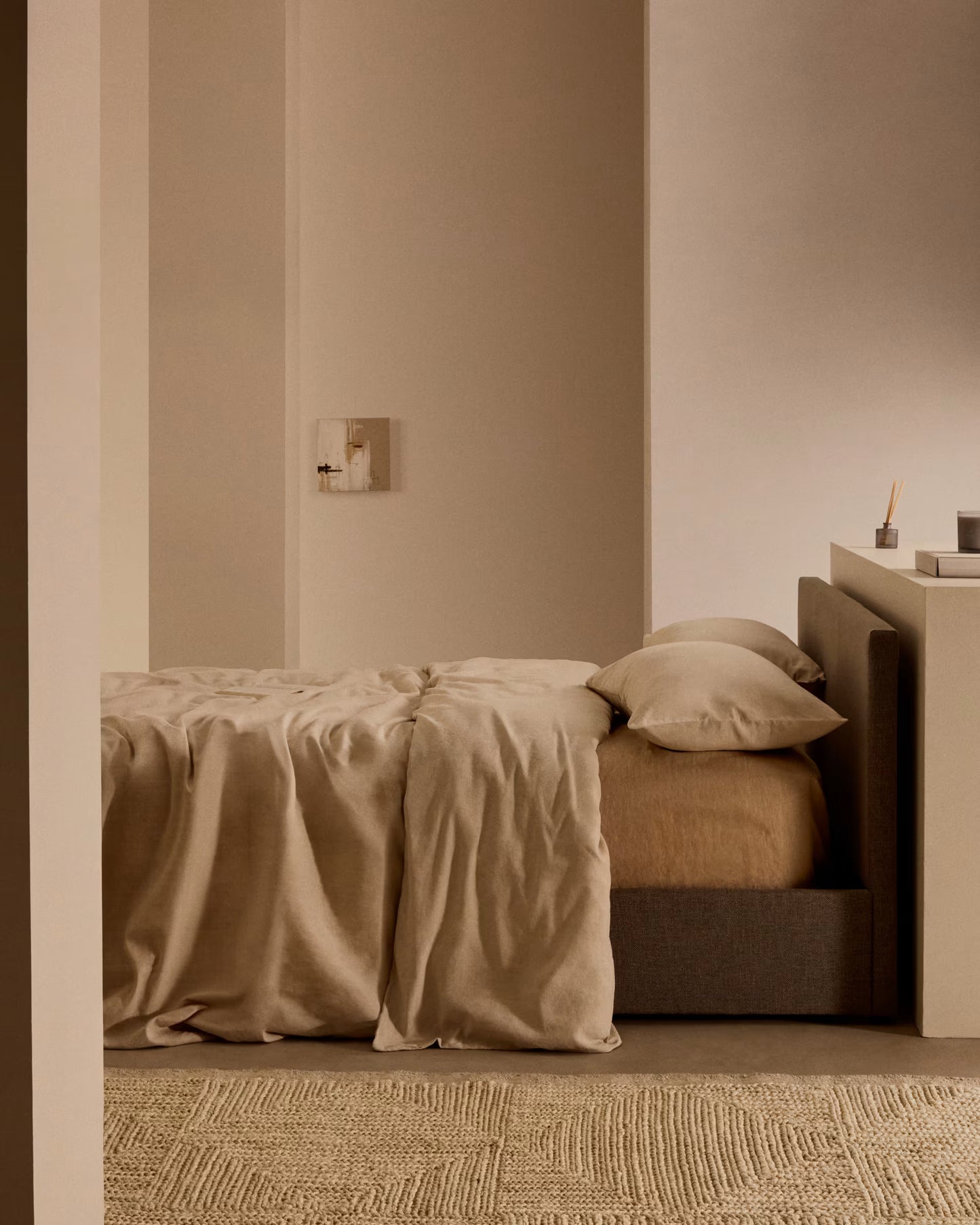 Letto con contenitore Nahiri  160 x 200 grigio