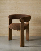 Sedia Granite 3 gambe in ciniglia marrone e legno massello di frassino finitura noce