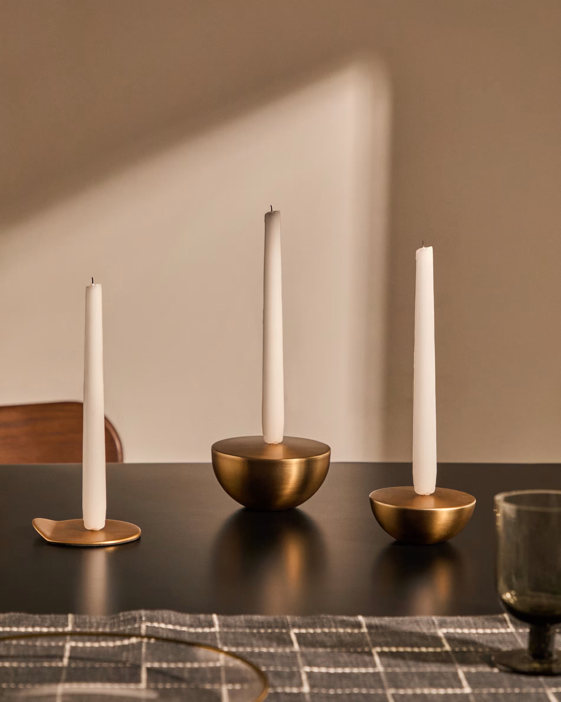 Candelabro piccolo Quira in acciaio inox dorato