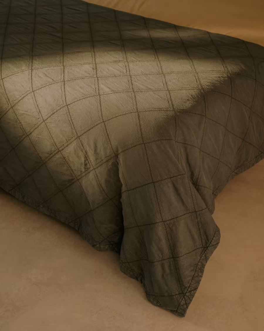 Copriletto Serla in ciniglia verde 100% cotone con rombi per letto 150/160 cm.