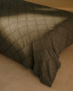 Copriletto Serla in ciniglia verde 100% cotone con rombi per letto 150/160 cm.