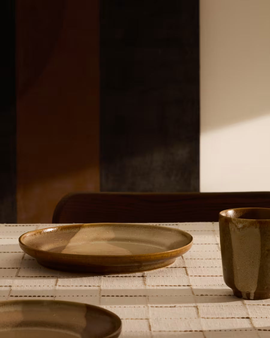 Piatto piano Nagoli in ceramica marrone