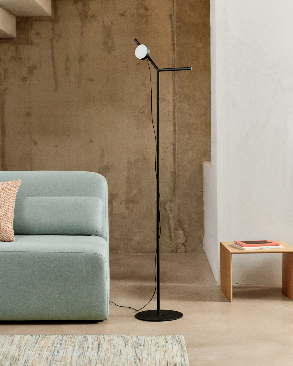 Lampada da terra Orey in metallo nero