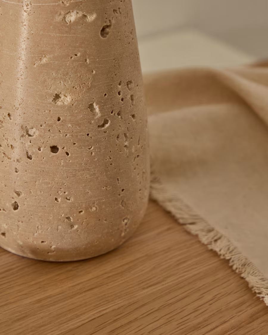 Candelabro piccolo Magan in travertino beige