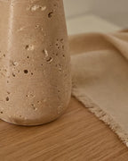 Candelabro piccolo Magan in travertino beige