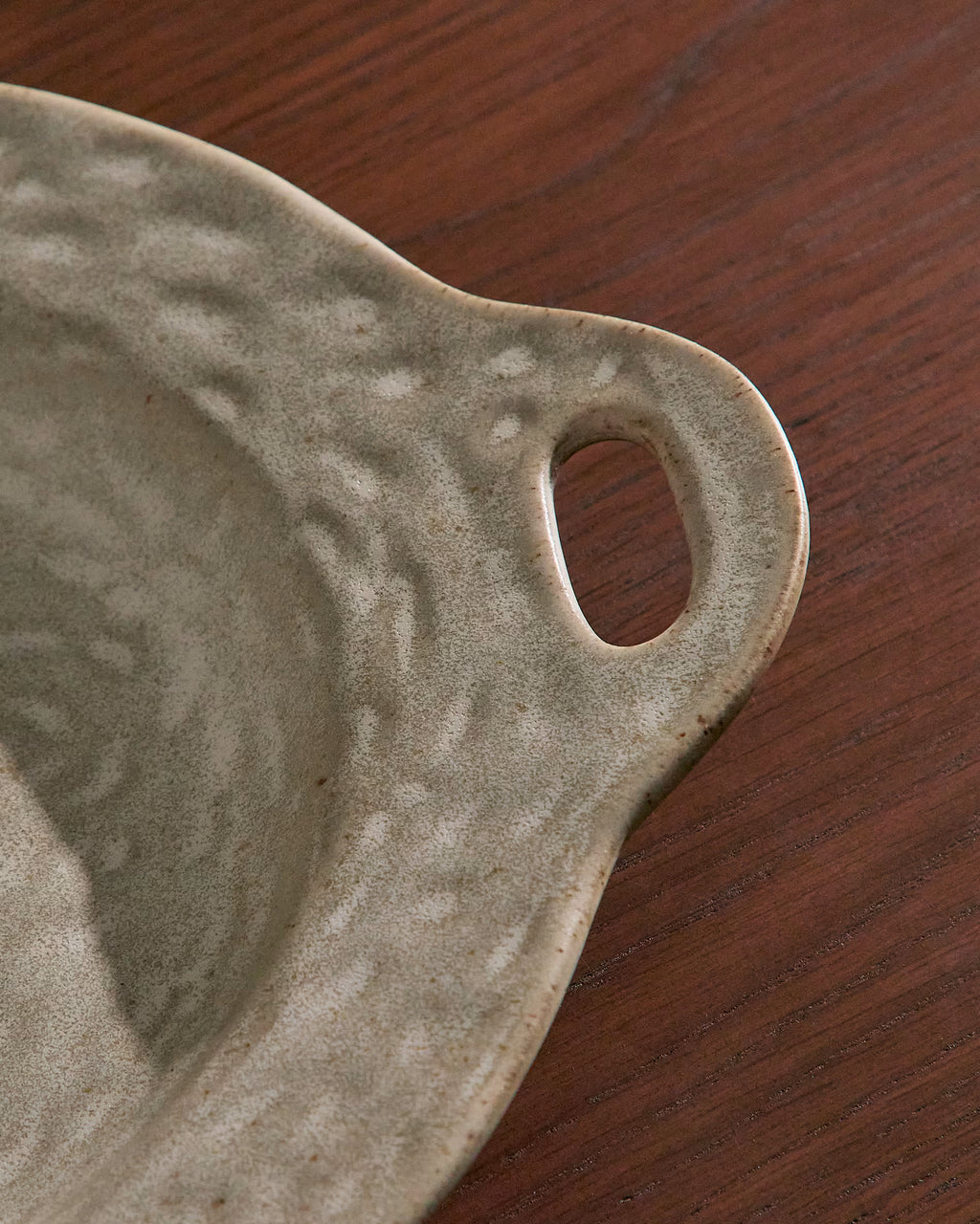 Piatto piano Zunel in ceramica beige