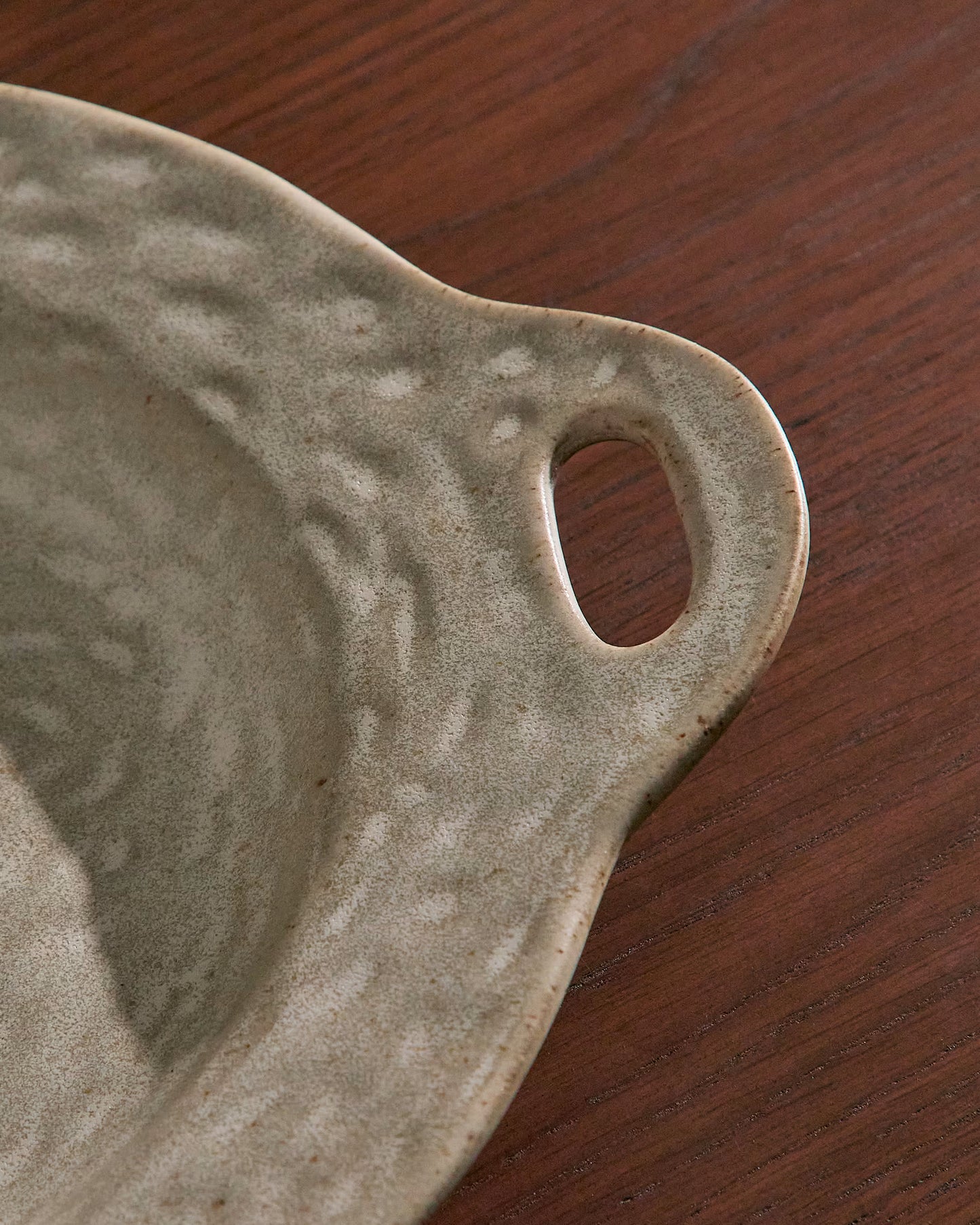 Piatto piano Zunel in ceramica beige