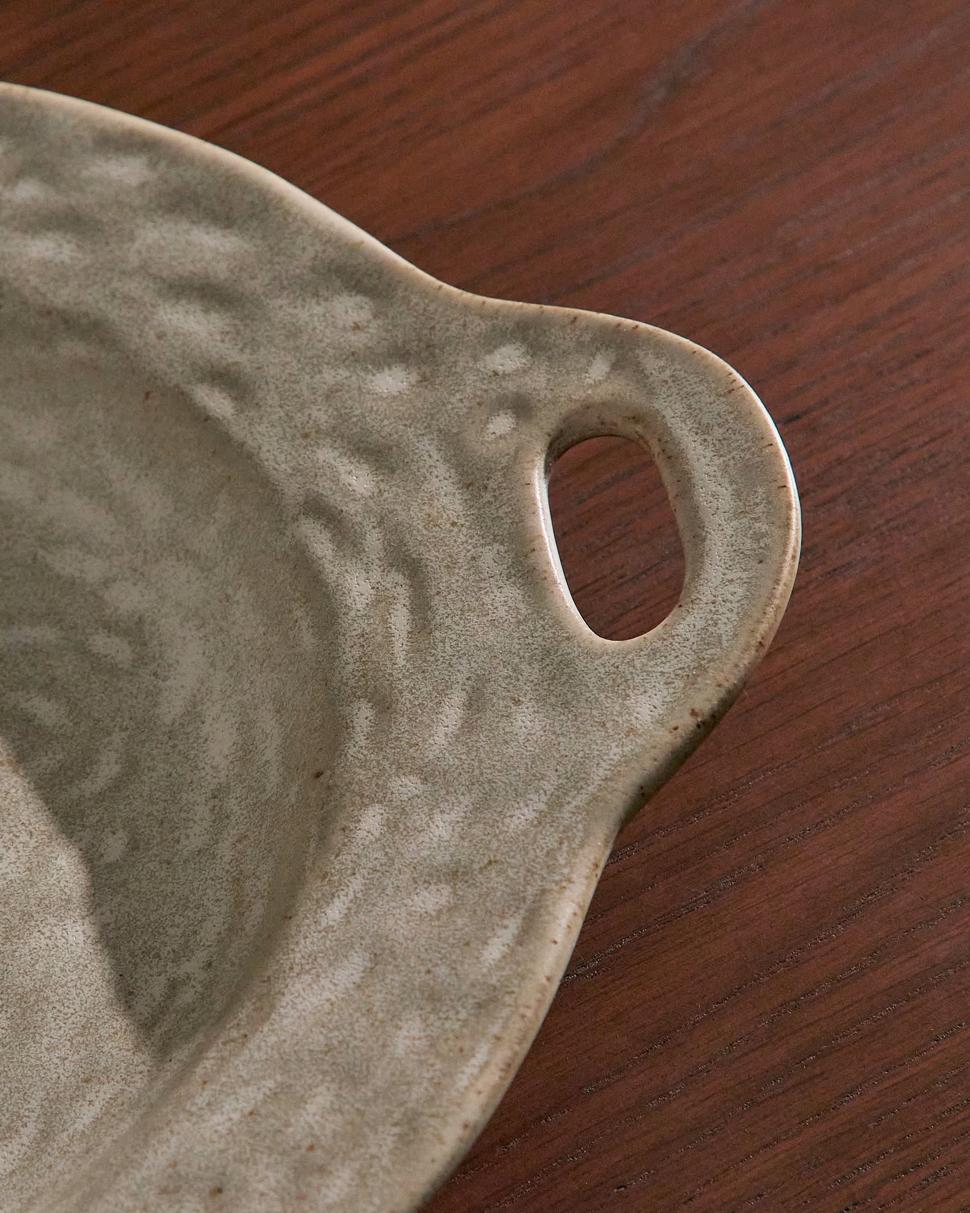 Piatto piano Zunel in ceramica beige