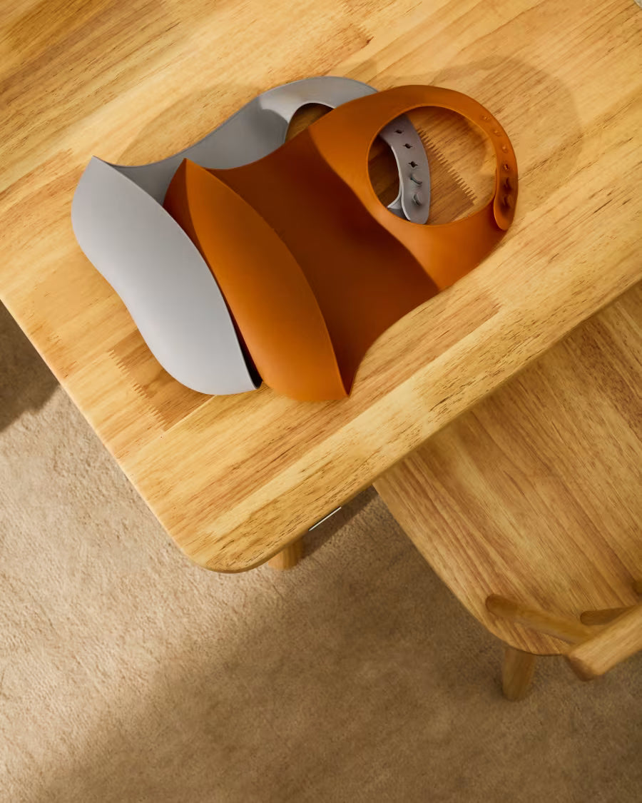 Set Lili 2 bavaglini in silicone arancione e blu