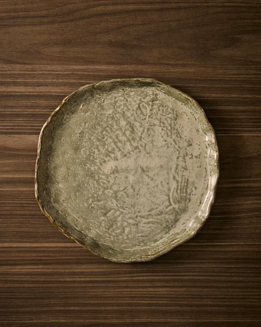 Piatto piano Alenia in ceramica marrone