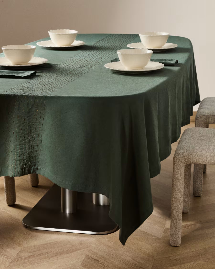 Tovaglia Flia in lino e cotone verde con ricamo in lurex dorato 150 x 250 cm