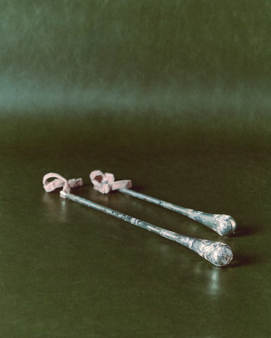 Set Alsenia di 2 ornamenti da appendere in vetro riciclato argentato