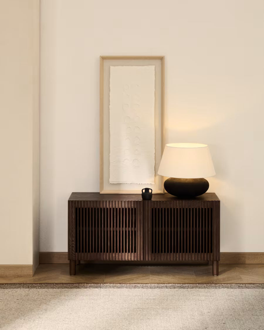 Scarpiera Beyla a 2 ante in impiallacciato e legno massiccio di frassino con finitura tono noce 98,5 cm