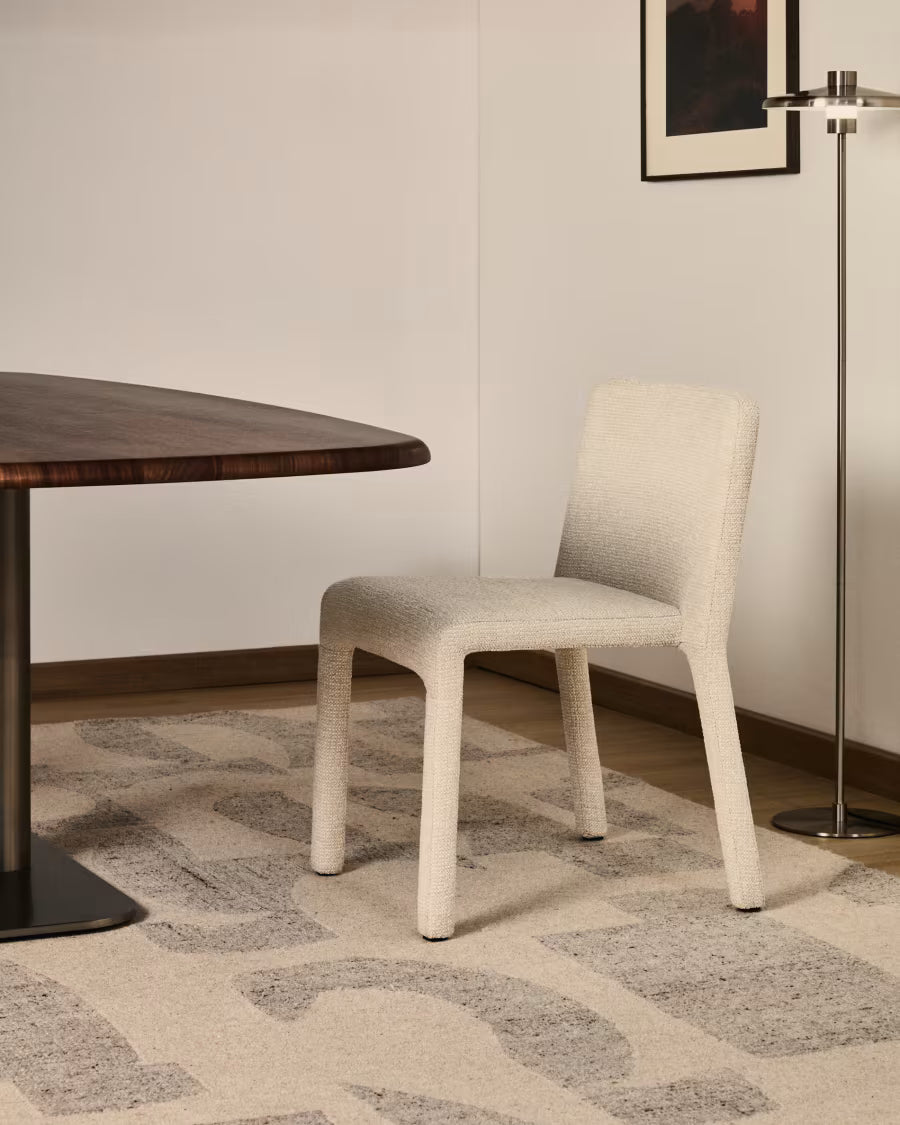 Sedia impilabile Loria in ciniglia beige