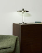 Lampada da tavolo Nuvira in metallo spazzolato grigio chiaro