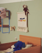 Arazzo Tandani in cotone beige con lettere multicolore e frange 40 x 50 cm