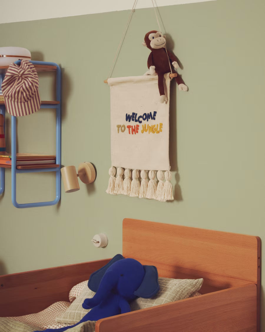 Arazzo Tandani in cotone beige con lettere multicolore e frange 40 x 50 cm