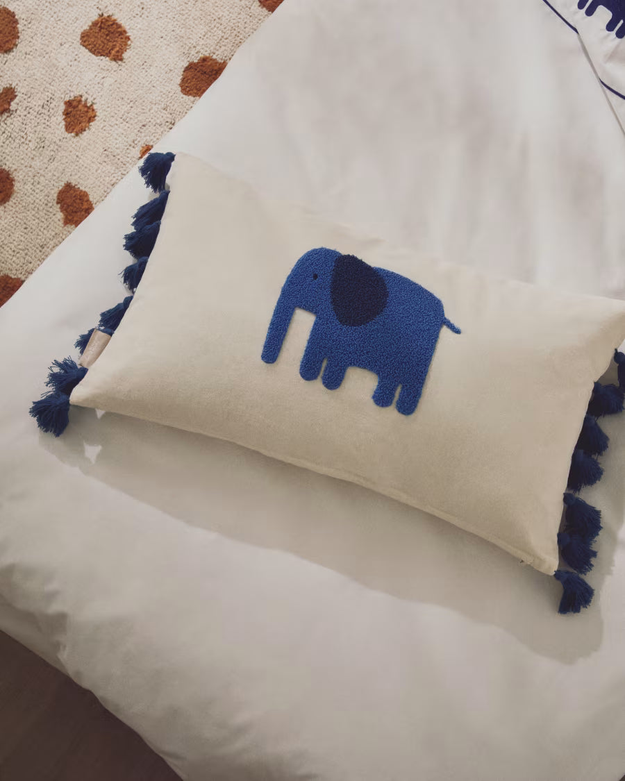 Copricuscino Tandani in cotone beige con elefante ricamato blu 30 x 50 cm