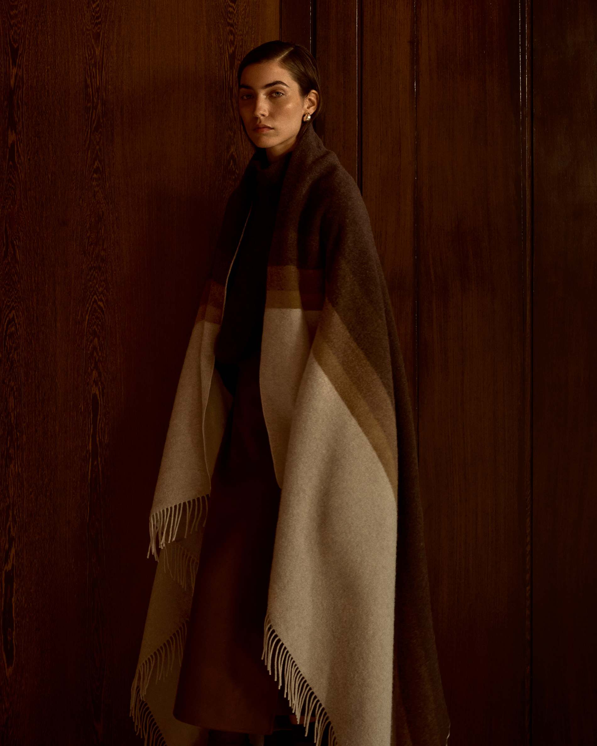 Coperta Voreni in lana multicolore con frange 130 x 170 cm