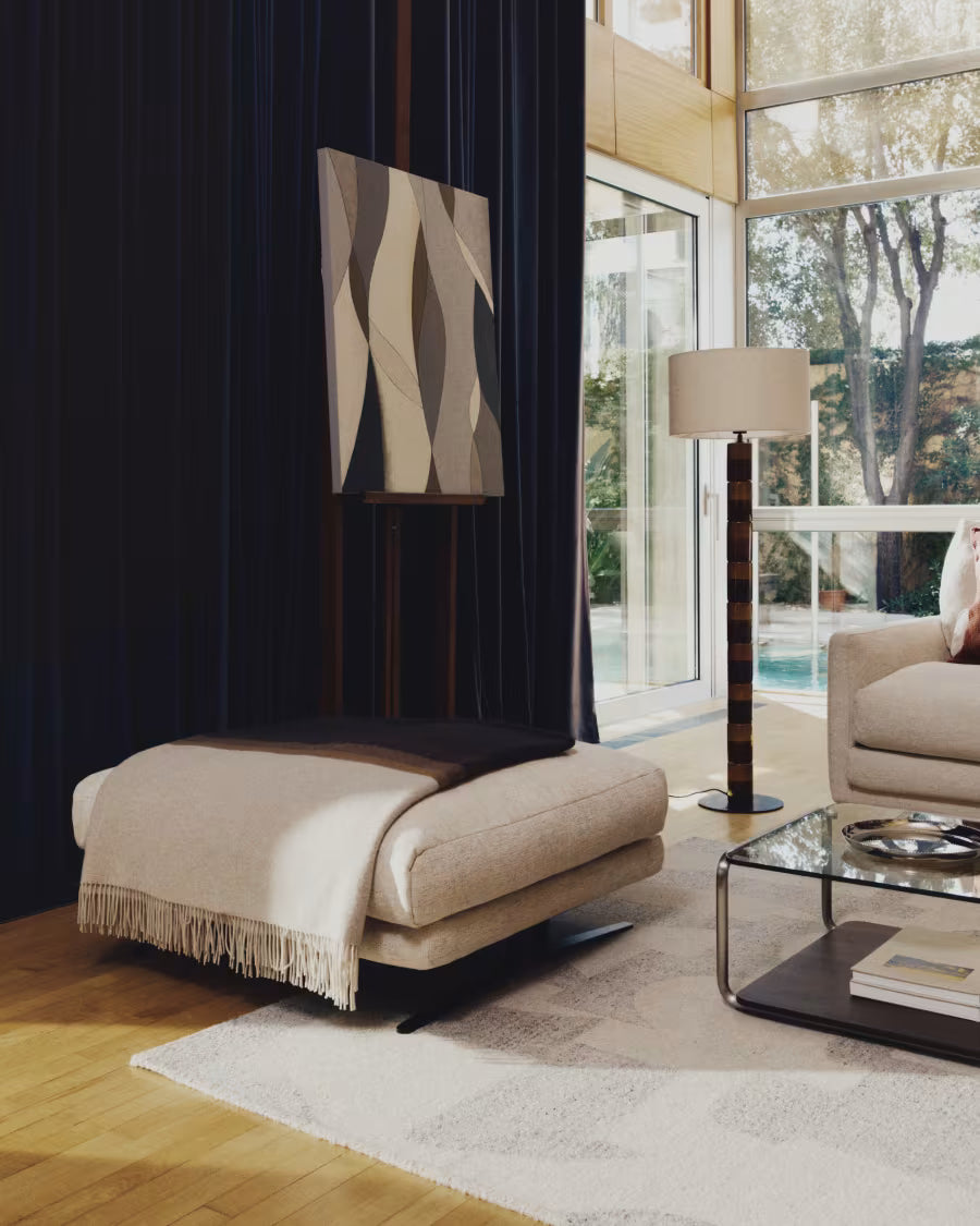 Poggiapiedi Veliro beige in ciniglia con gambe in acciaio finitura nera 85 x 90 cm FSC Mix Credit