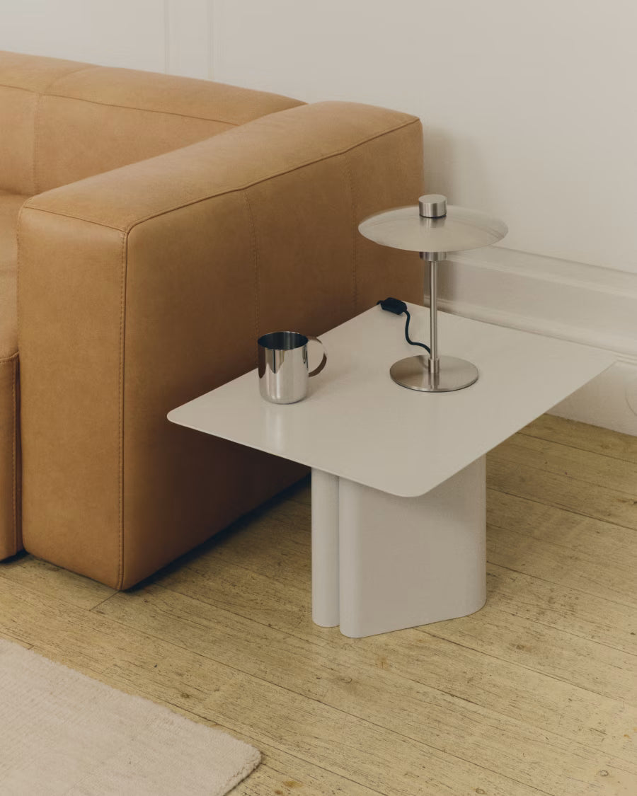 Lampada da tavolo Nuvira in metallo spazzolato grigio chiaro