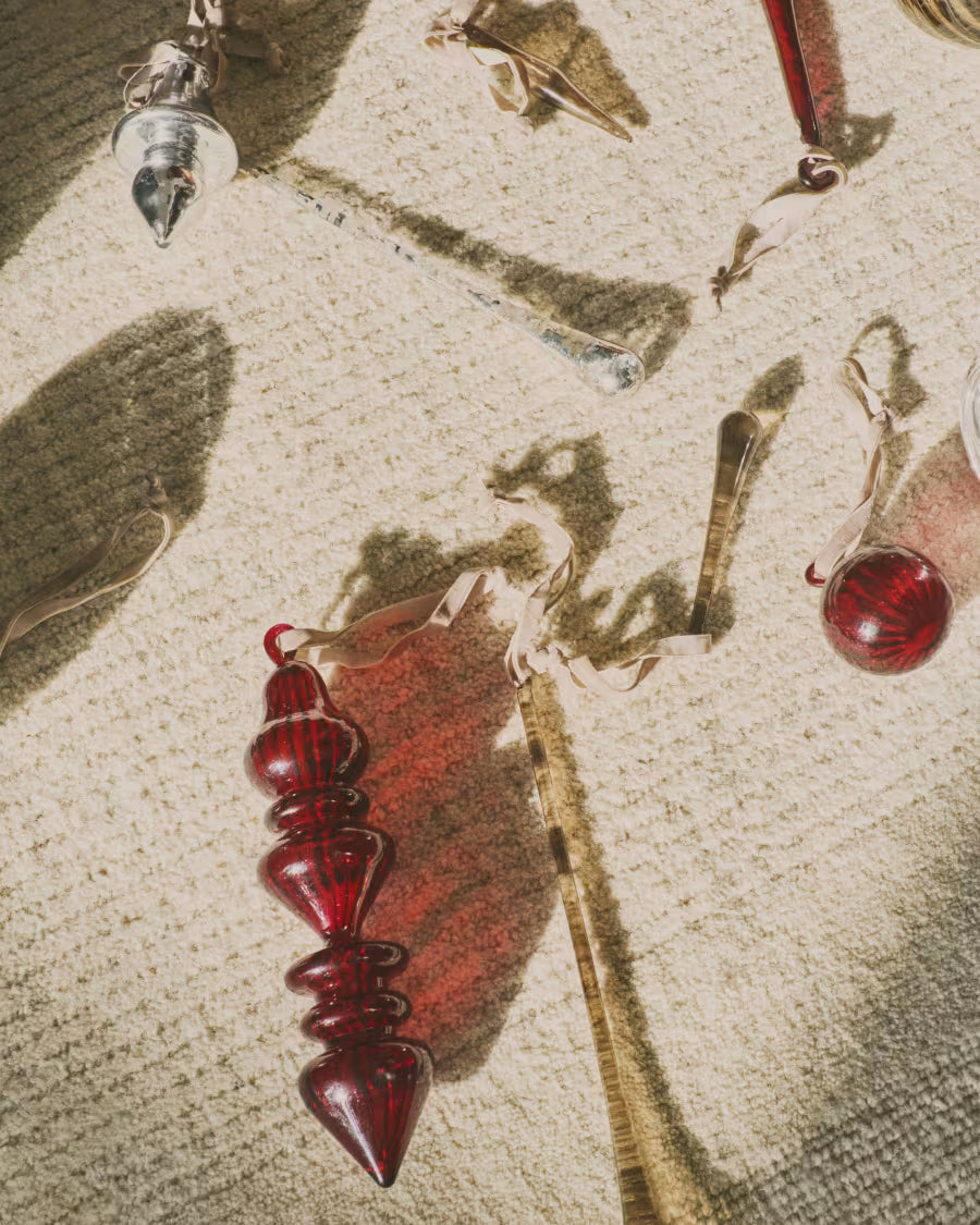 Set Lioren di 2 ornamenti da appendere in vetro riciclato rosso