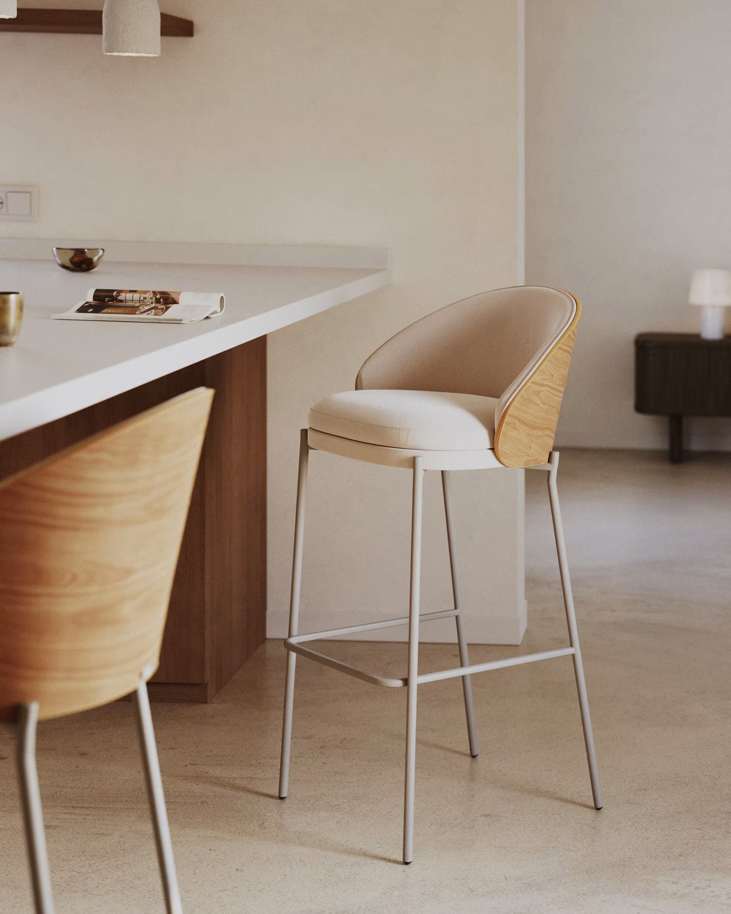 Sgabello Eamy in ciniglia beige 65 cm