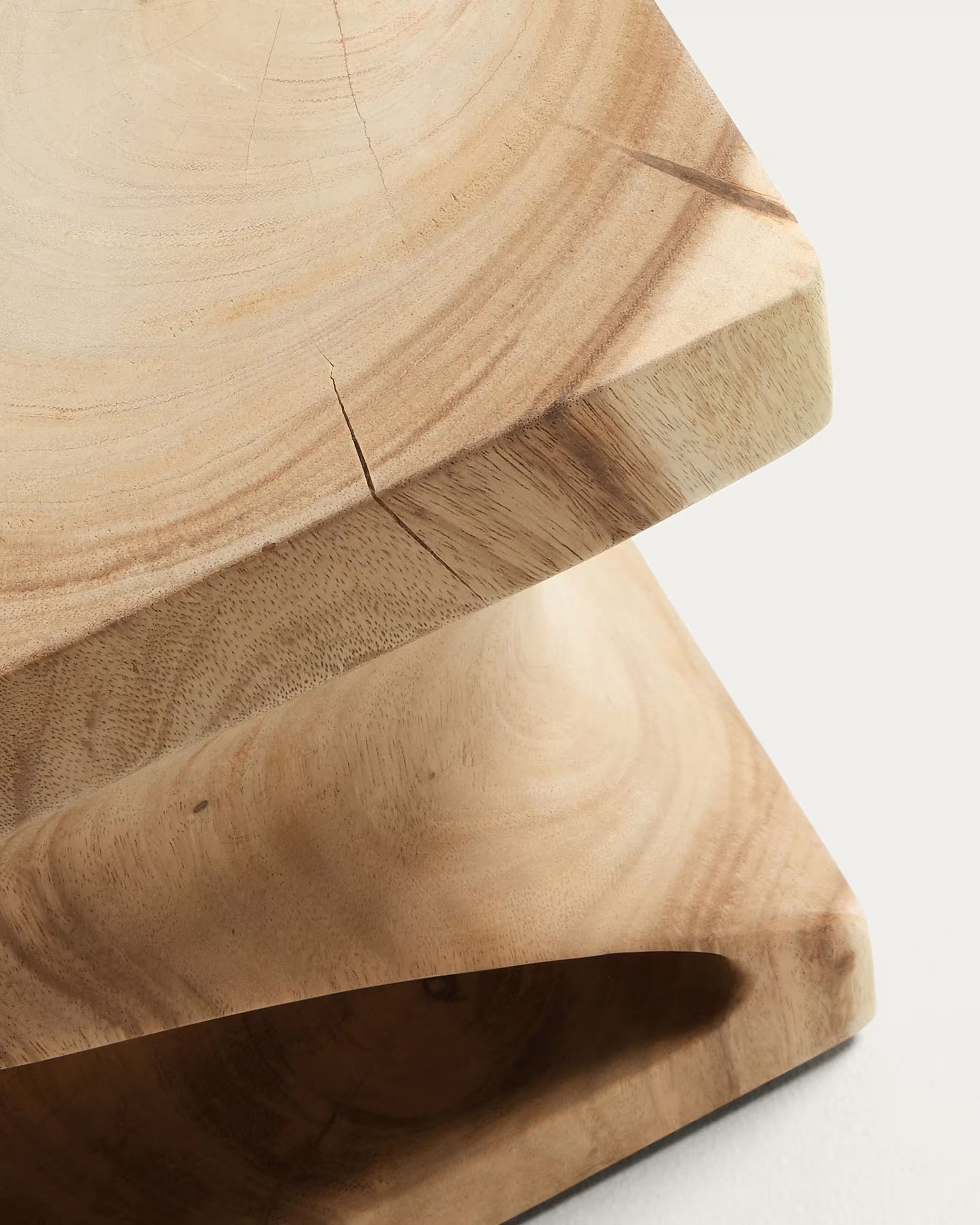 Tavolino Hakon  con interno intagliato