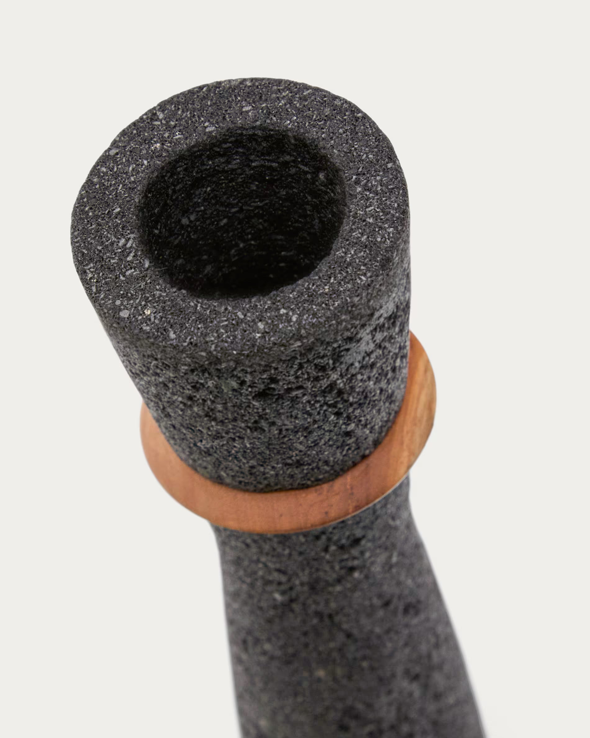 Vaso Naro in pietra nera e legno di teak 30 cm