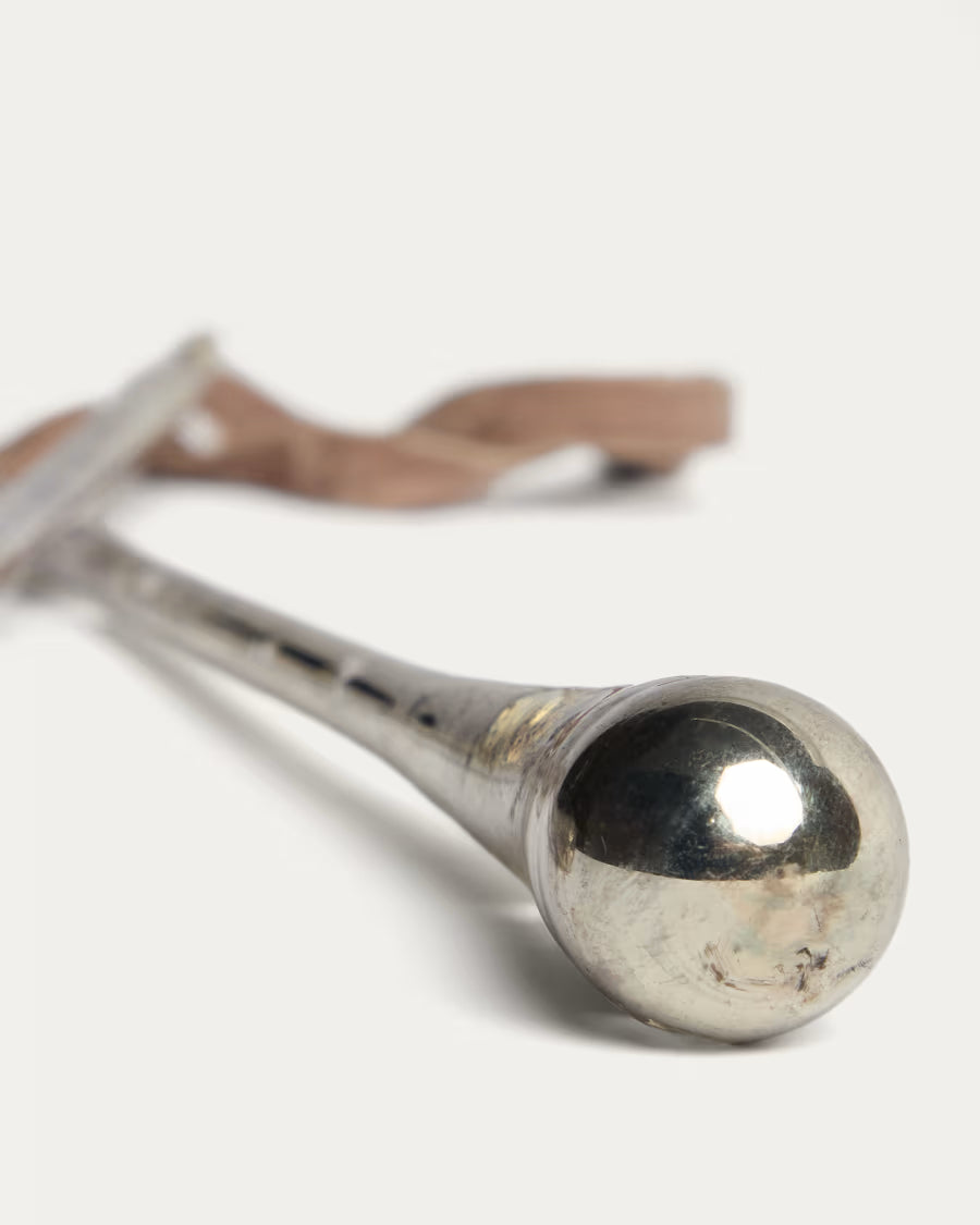 Set Alsenia di 2 ornamenti da appendere in vetro riciclato argentato