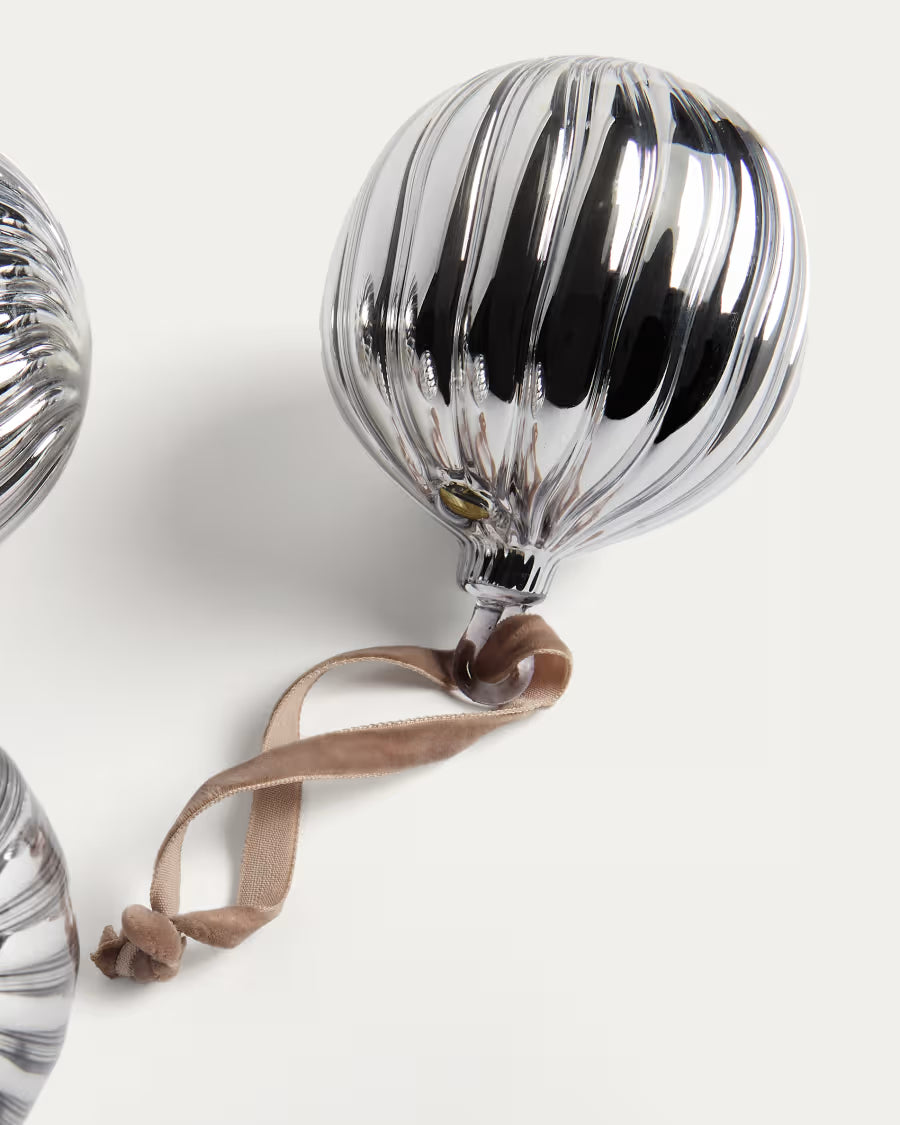 Set Oranel di 2 ornamenti da appendere in vetro riciclato argentato