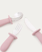 Set Lili cucchiaio, forchetta e coltello in silicone rosa