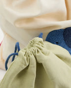 Set Tandani di 2 borse in cotone beige e verde con elefante blu ricamato