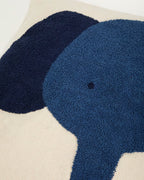 Cuscino da pavimento Tandani in cotone beige con elefante blu 70 x 70 cm