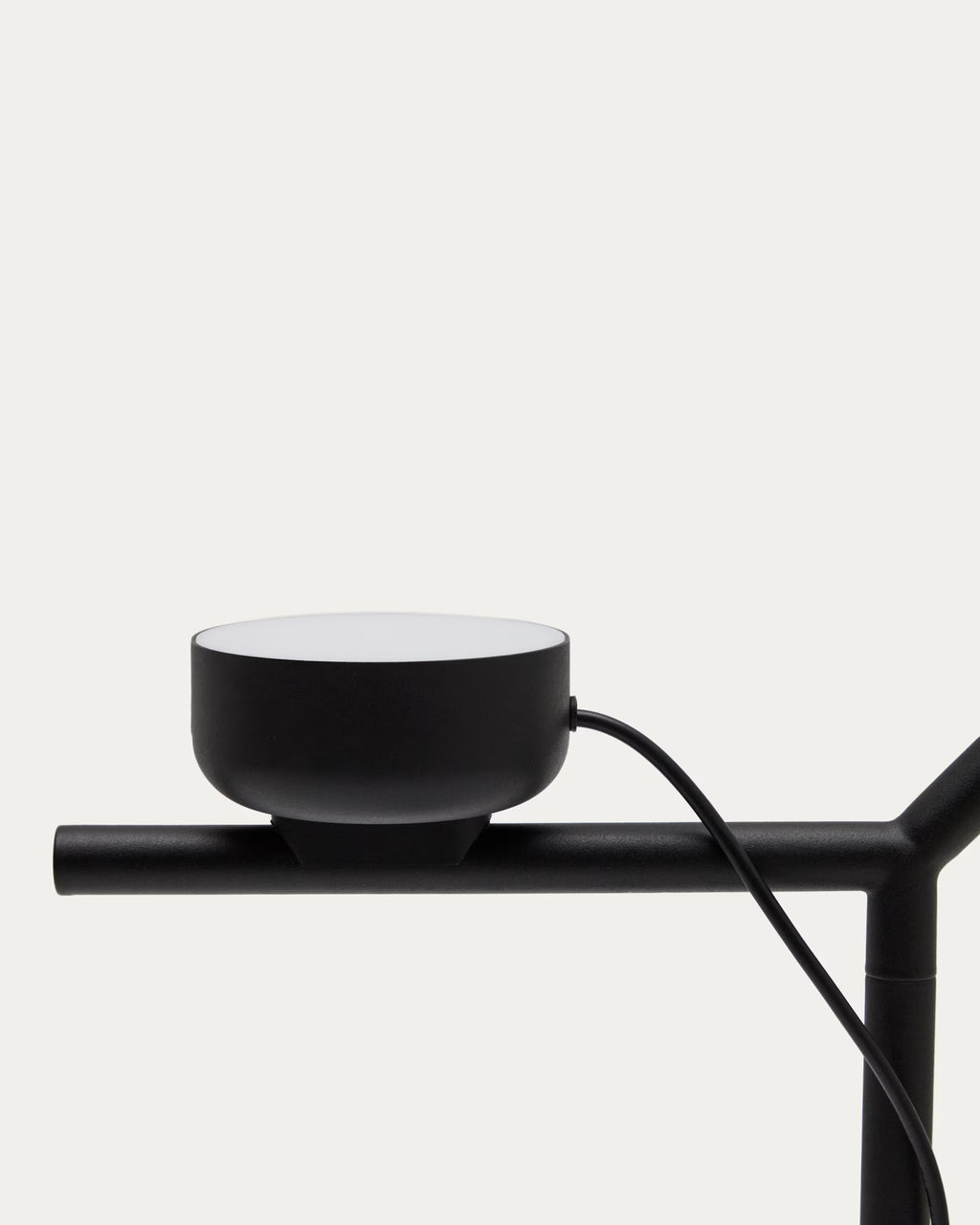 Lampada da terra Orey in metallo nero