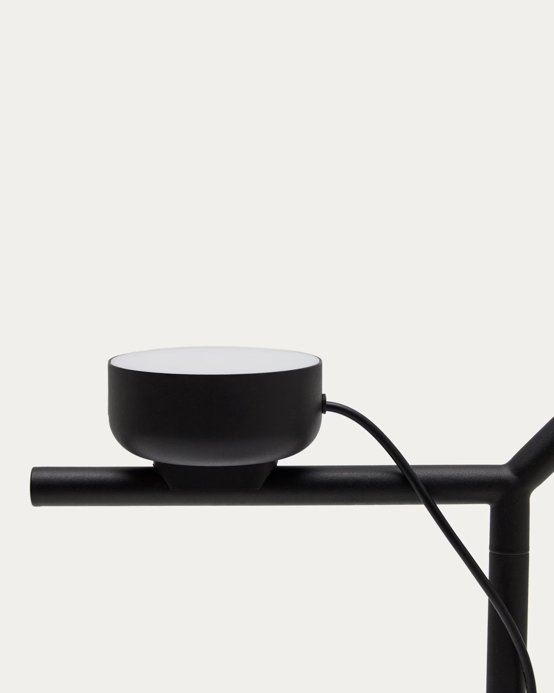 Lampada da terra Orey in metallo nero