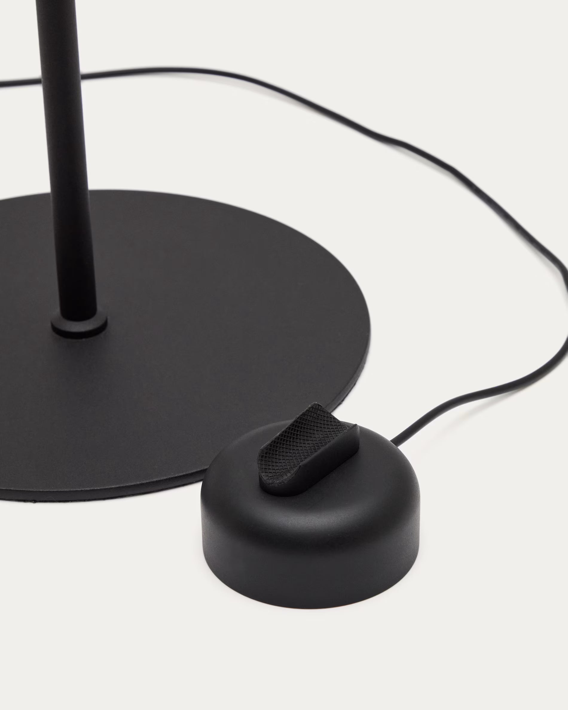 Lampada da terra Orey in metallo nero