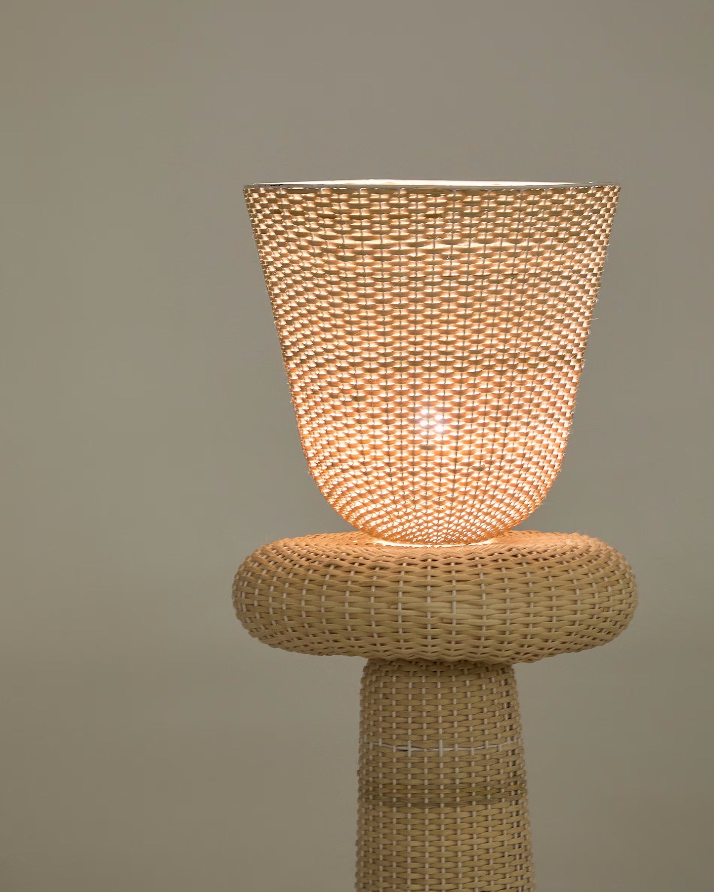 Lampada da terra Neuda