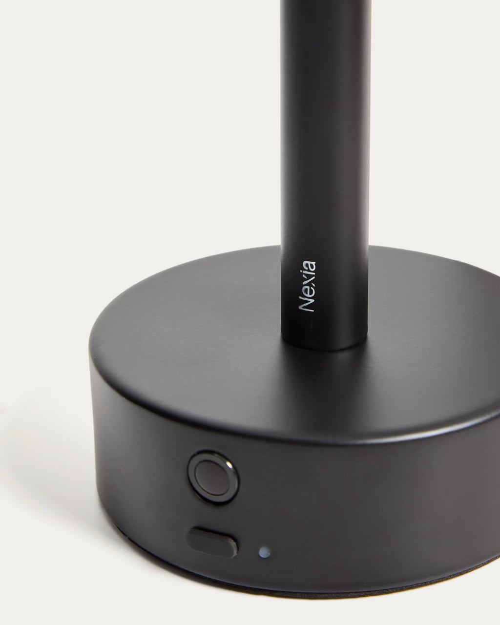 Lampada da tavolo portatile Bow in alluminio nero