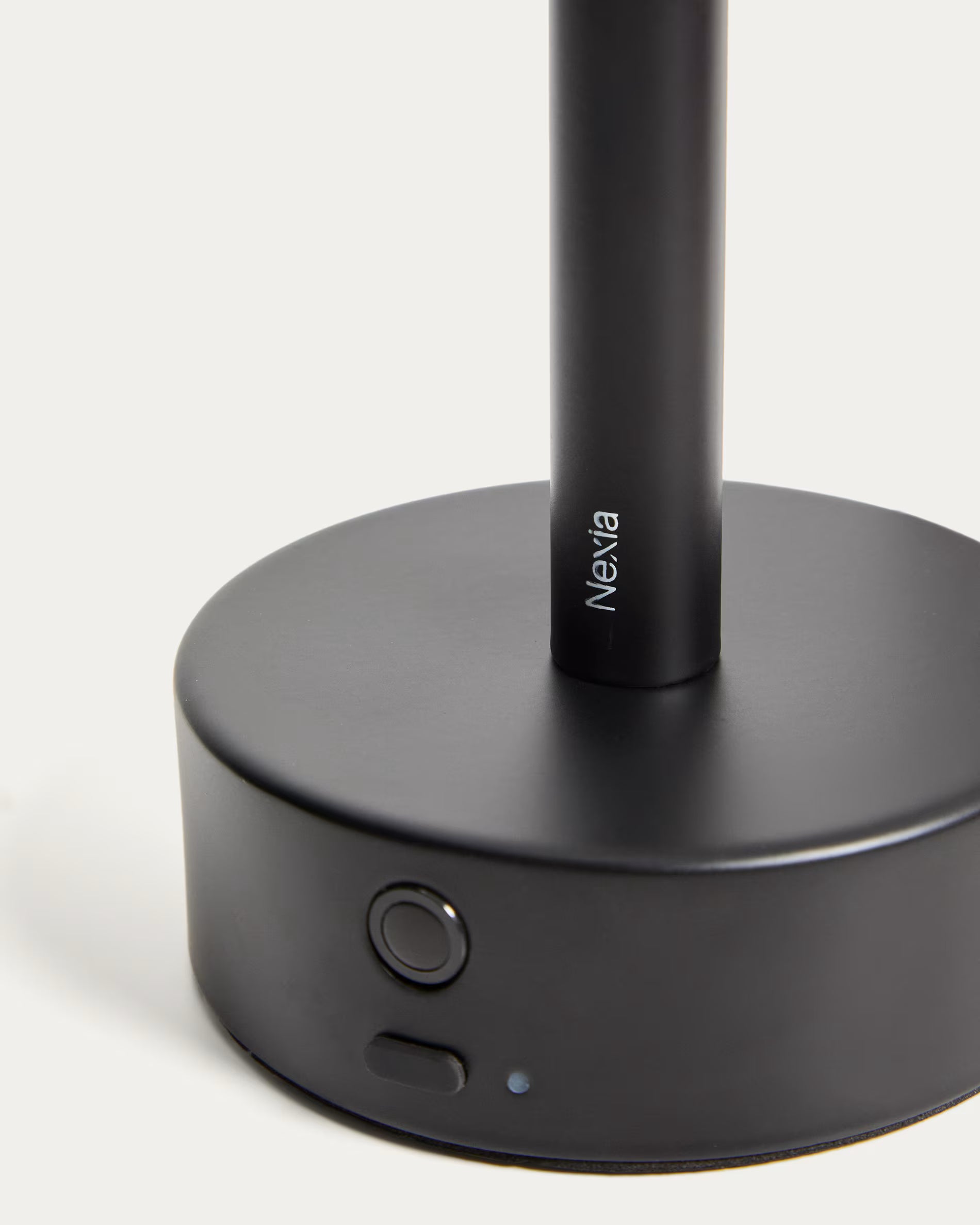 Lampada da tavolo portatile Bow in alluminio nero