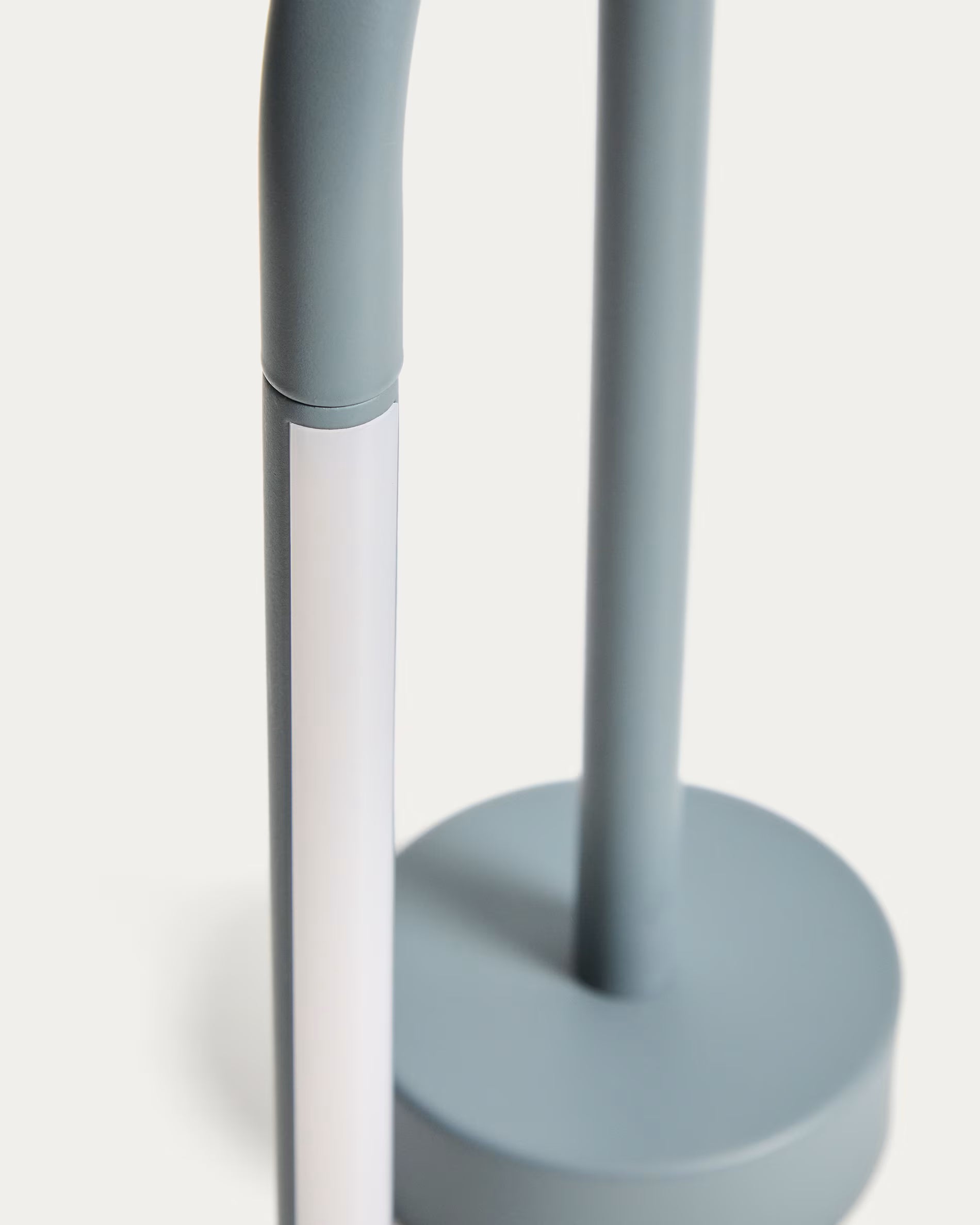 Lampada da tavolo portatile Bow in alluminio blu