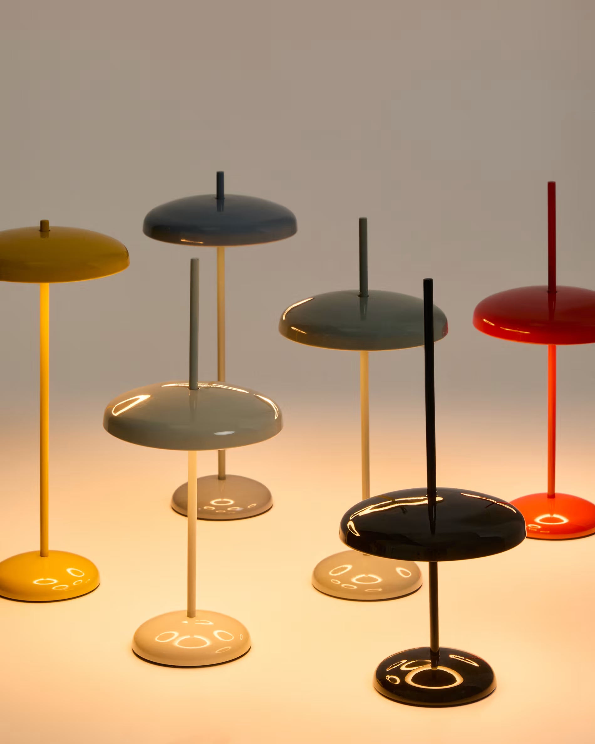 Lampada da tavolo portatile Porte in alluminio rosso