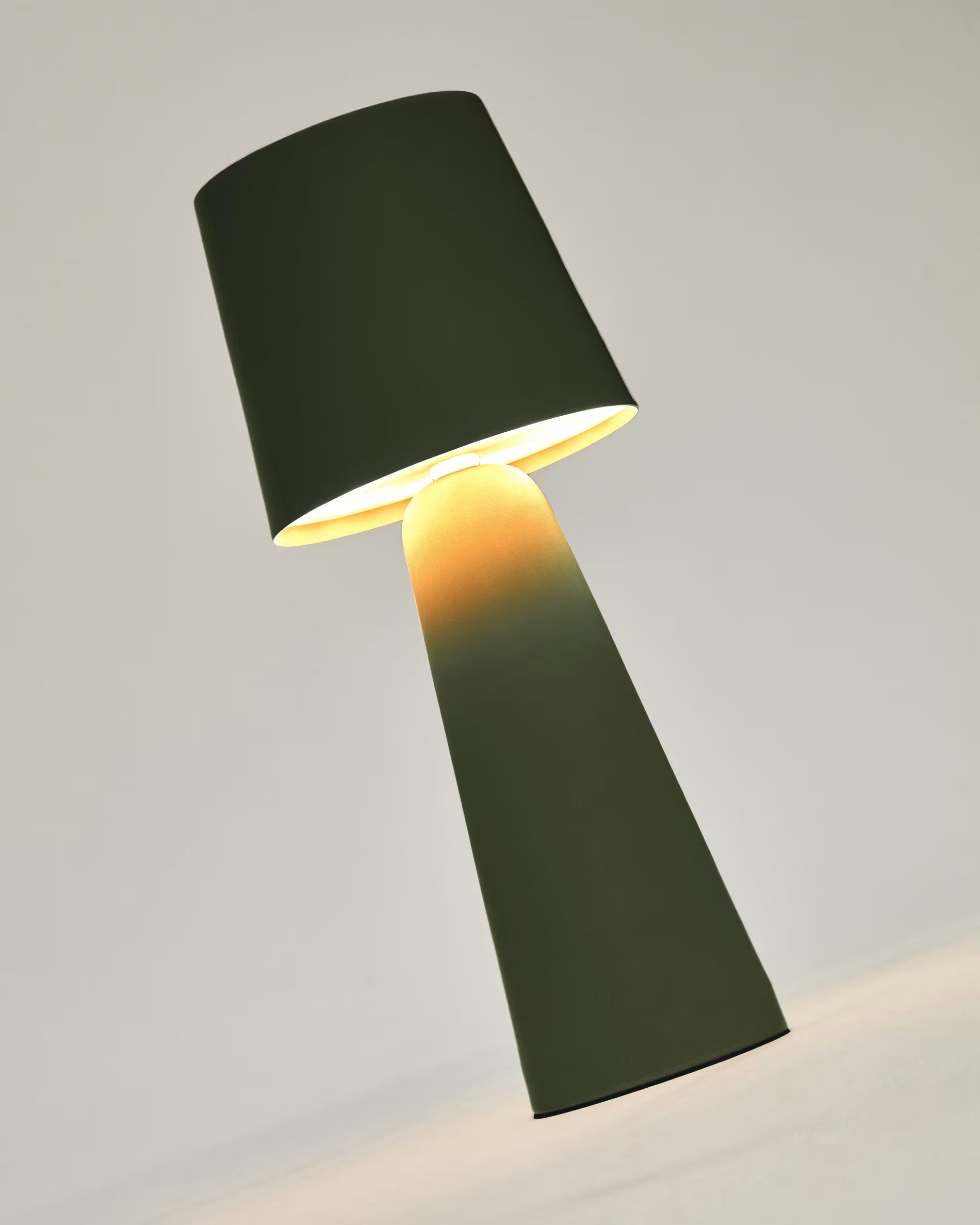 Lampada da tavolo piccola da esterni Arenys verde