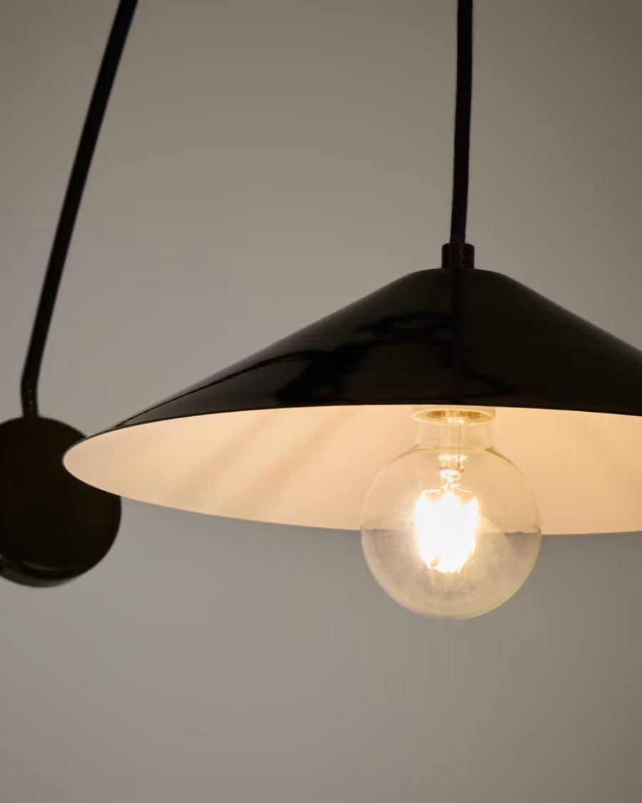 Applique Kally in metallo con finitura verniciata nero